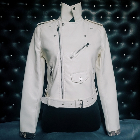 Upcycled vegan leather biker style jacket with B movie bautys - Picture 5 of 5